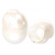 TQ Freshwater pearls irregular Natural White
