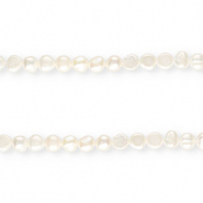 TQ Freshwater pearls nugget round 9mm Natural White