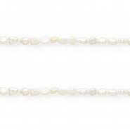 Imperfect freshwater pearls rice 5x4mm Natural White