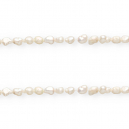 Imperfect freshwater pearls nugget oval 8x5-6mm Naturel White