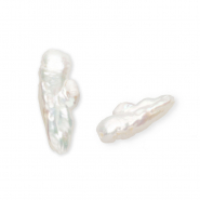 Imperfect freshwater pearls irregular high luster Natural White