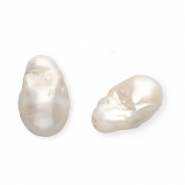 Imperfect freshwater pearls irregular Natural White