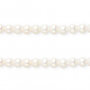 TQ Freshwater pearls round Natural white