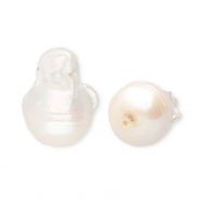 Imperfect freshwater pearls Natural White