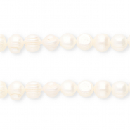 Imperfect freshwater pearls round Natural White