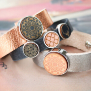 Inspirational Sets Jewellery with wooden charms and cabochons out of wood! 