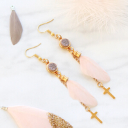Inspirational Sets Pastel coloured jewellery with feathers