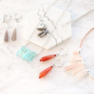 Inspirational Sets Earrings and necklaces with a natural look!