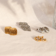 NEW New stainless steel earrings and bracelets