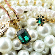 Inspirational Sets Trend Alert: Pearls & precious stones!