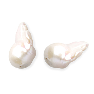 TQ Freshwater pearls irregular drop Natural White