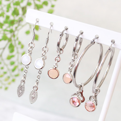Jewellery with crystal glass charms