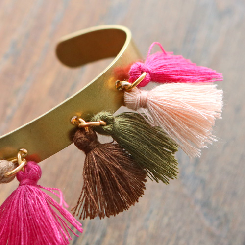WOW! Jewellery with tassels for affordable purchase prices