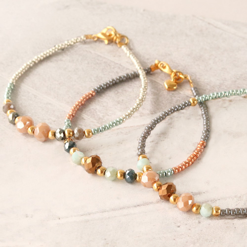 Colourful bracelets of faceted beads with golden details