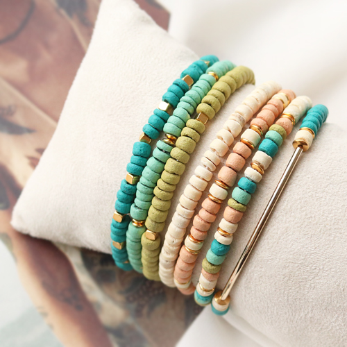 Jewellery made of coconut disc beads: