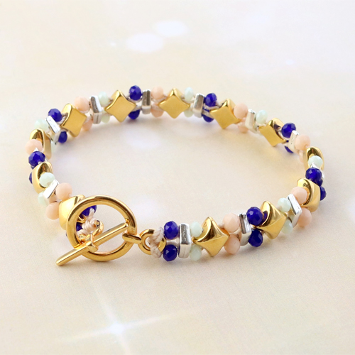 See here how to make trendy jewellery with duo beads!