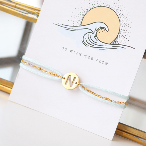 This is how you make the best initial bracelets with satin wire: