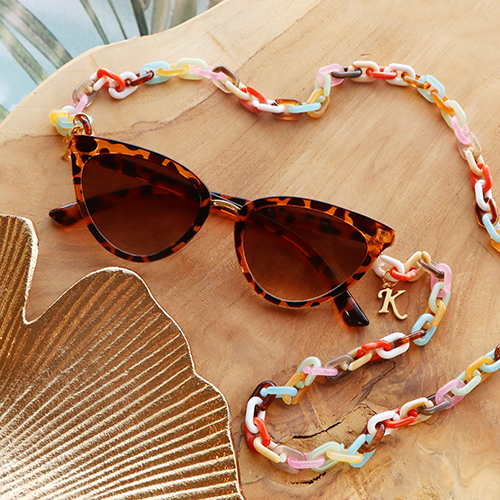 Design fashion statement jewellery and accessories with the popular acrylic chains 