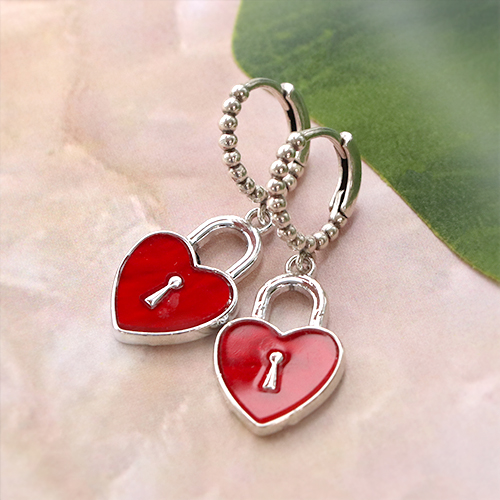 Design the best necklaces and earrings with the new brass metal charms! 