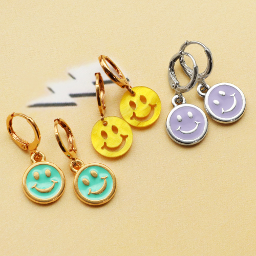 Get creative with these trendy plexx and DQ metal smiley charms