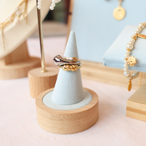 Create a beautiful jewellery presentation with wooden displays