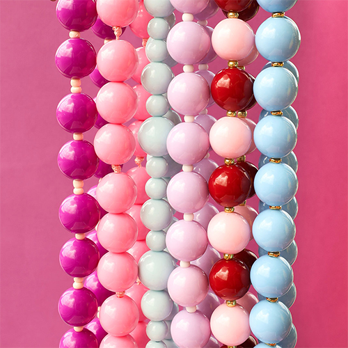 Create a trendy jewellery collection with round acrylic beads