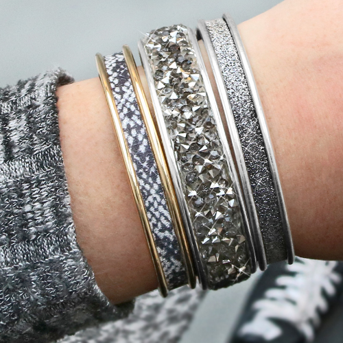 Beautiful bracelets with Crystal Diamond Tape and Crystal glitter tape for a sparkly glitter look!