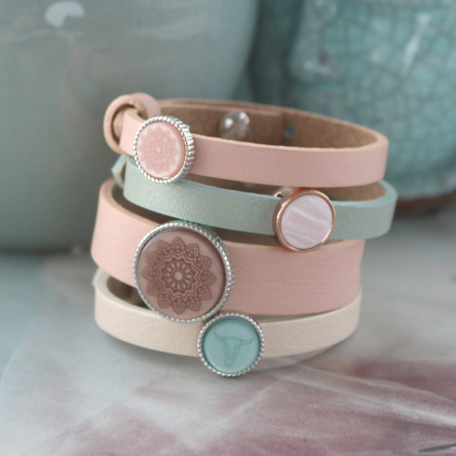 Create trendy Cuoio bracelets and keychains with our fun Polaris Elements cabochons