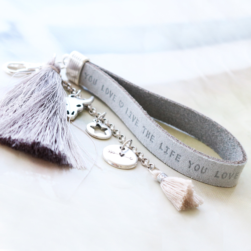 Cool & classy bracelets with flat DQ leather and DQ metal findings for a sophisticated look