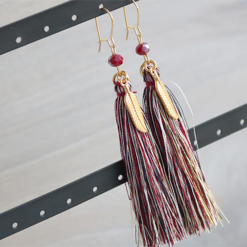 Use these tassels in different sizes to create a striking look effortlessly!