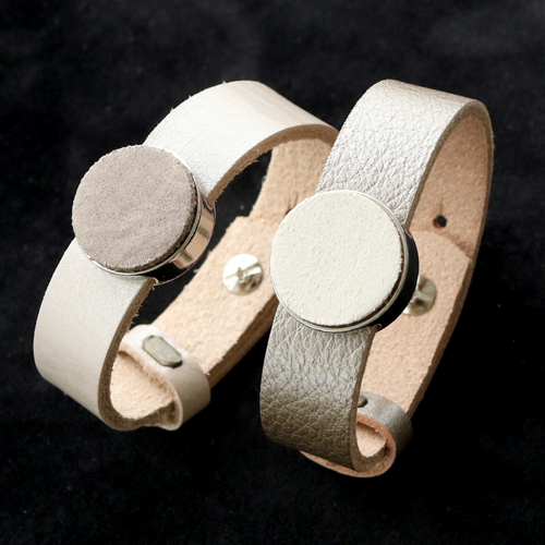 Jewellery and keychains with DQ leather cabochons.