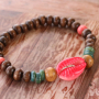 All natural! This is how you create the perfect bracelets with wooden beads