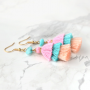 Make your collection summer proof and create earrings with the 3-layer tassels.