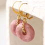 See here how to make beautiful earrings and bracelets with natural stone disc charms