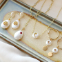 Get started and make trendy jewellery with the pearl shine shell items in combination with the zirconia brass elements
