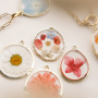 Creating classic jewellery with charms with dried flowers