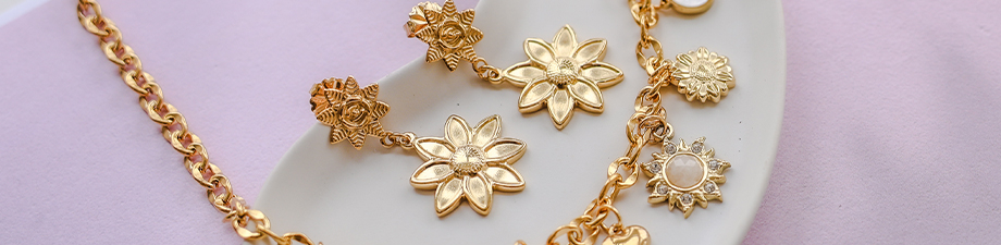 Just arrived! Stainless steel charms in flower shape