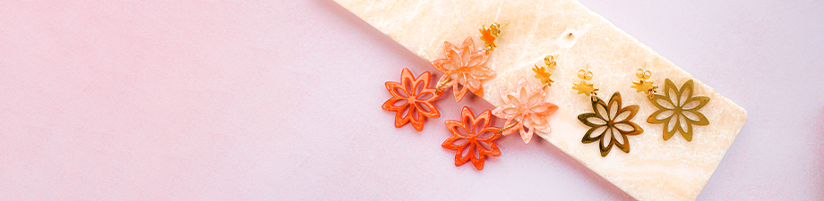 New collection of resin and stainless steel pendants