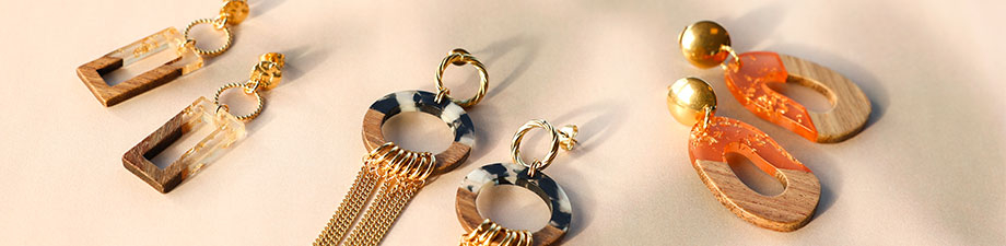 Wow! Beautiful wooden pendants with resin