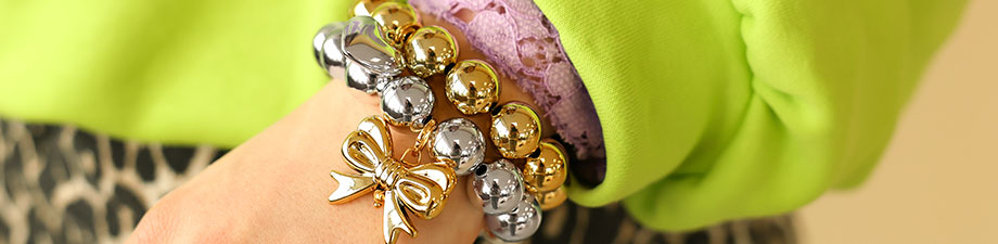 Must-have stunning acrylic beads