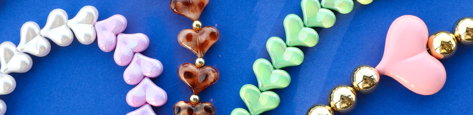 New collection of acrylic heart-shaped beads New collection of acrylic heart-shaped beads