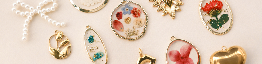 New series of classic charms with dried flowers