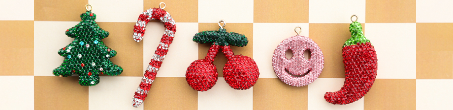 Bag charms for a festive look Bag charms for a festive look